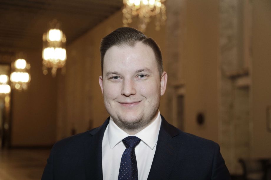 Perhevapaalla oleva kansanedustaja teki erikoisen järjestelyn – Eduskunta: ”Poikkeustapaus” Perhevapaalla oleva kansanedustaja teki erikoisen järjestelyn – Eduskunta: ”Poikkeustapaus”
