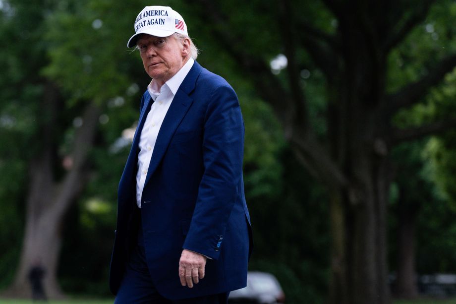 Trump jäädytti EU:n tullipommin Trump jäädytti EU:n tullipommin