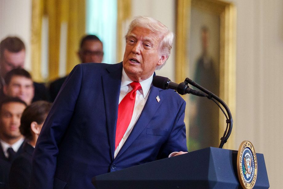 Trumpilla historiallinen suunnitelma: Puolustusmenot yli biljoonaan dollariin