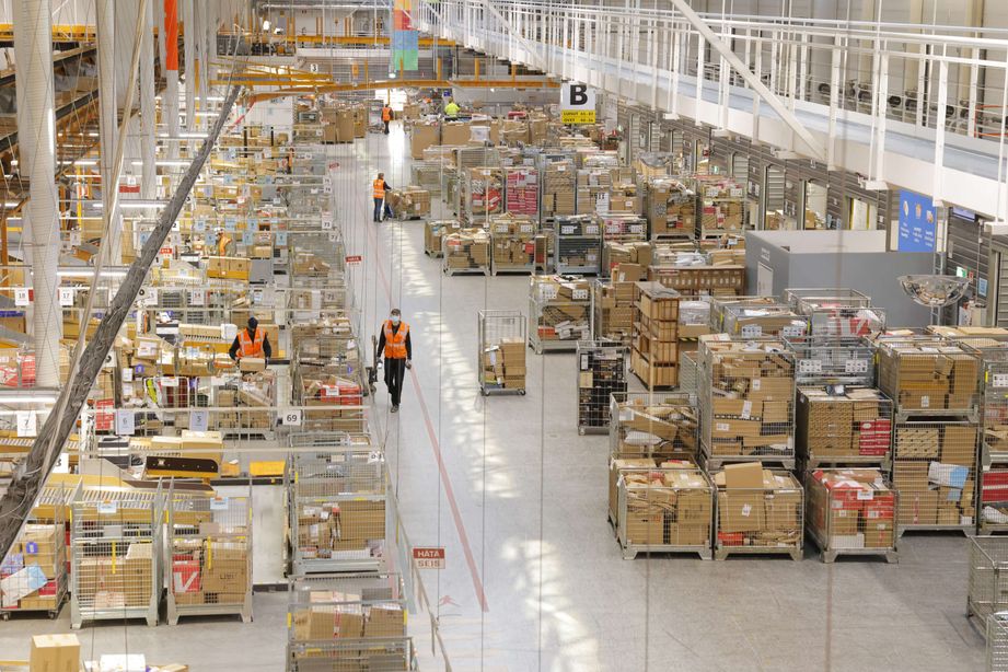 Yle: 3 000 postipakettia jumissa Vantaalla Yle: 3 000 postipakettia jumissa Vantaalla